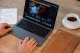 FIXED Oxford kožené pouzdro pro Apple MacBook Pro 16" (2019 a novější), hnědá