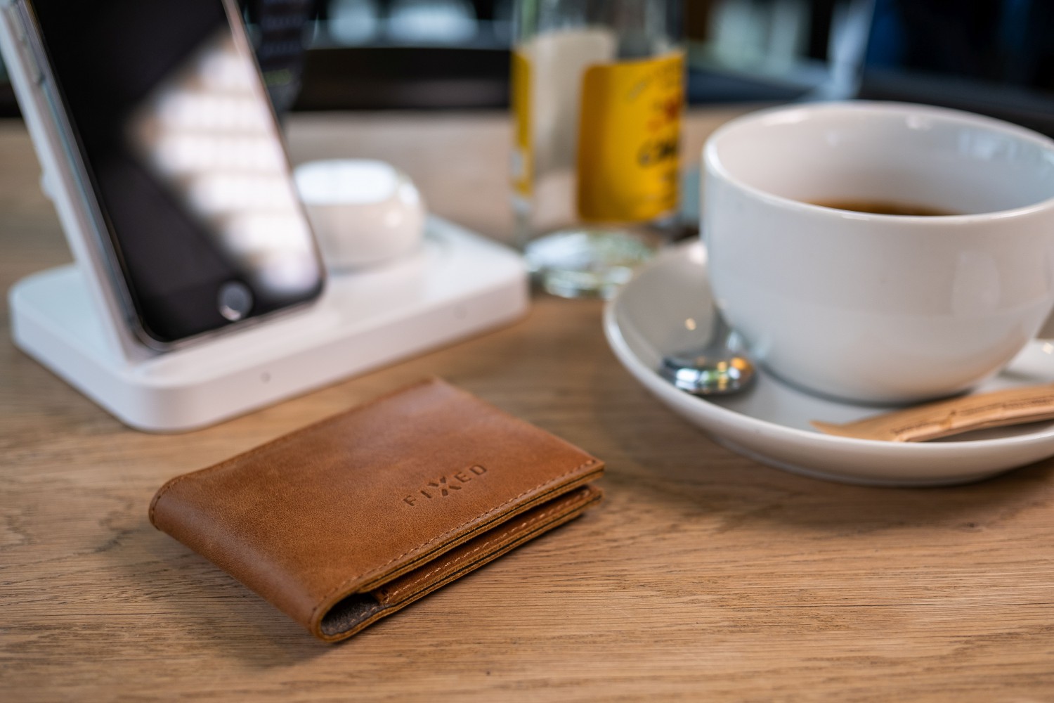 Kožená peněženka FIXED Smile Wallet se smart trackerem FIXED Smile PRO, hnědá