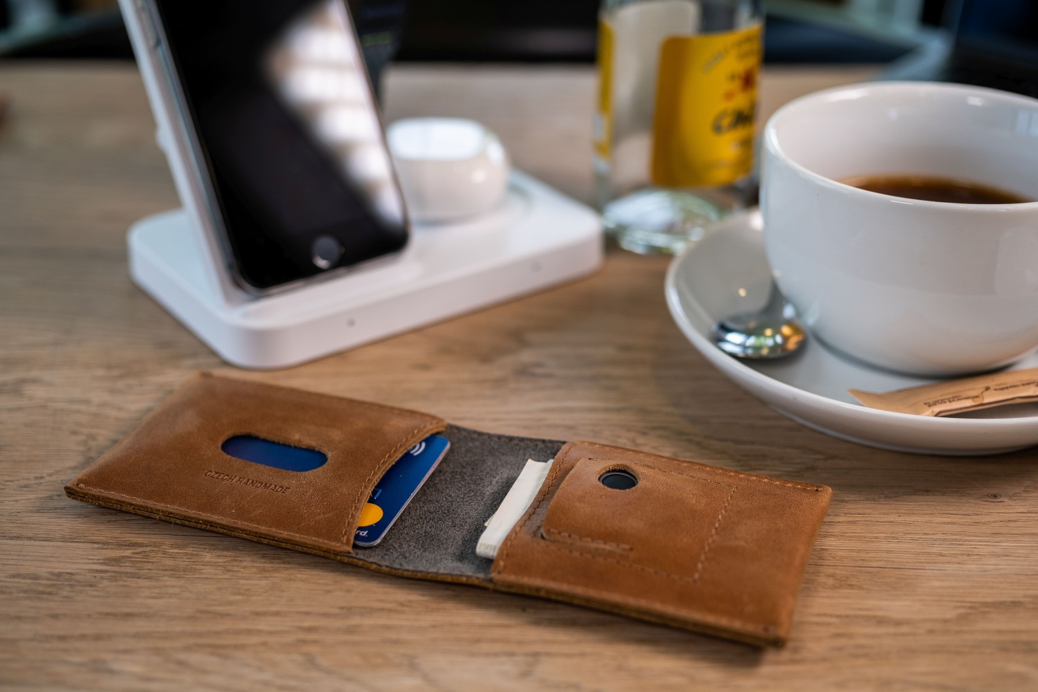 Kožená peněženka FIXED Smile Wallet se smart trackerem FIXED Smile PRO, hnědá