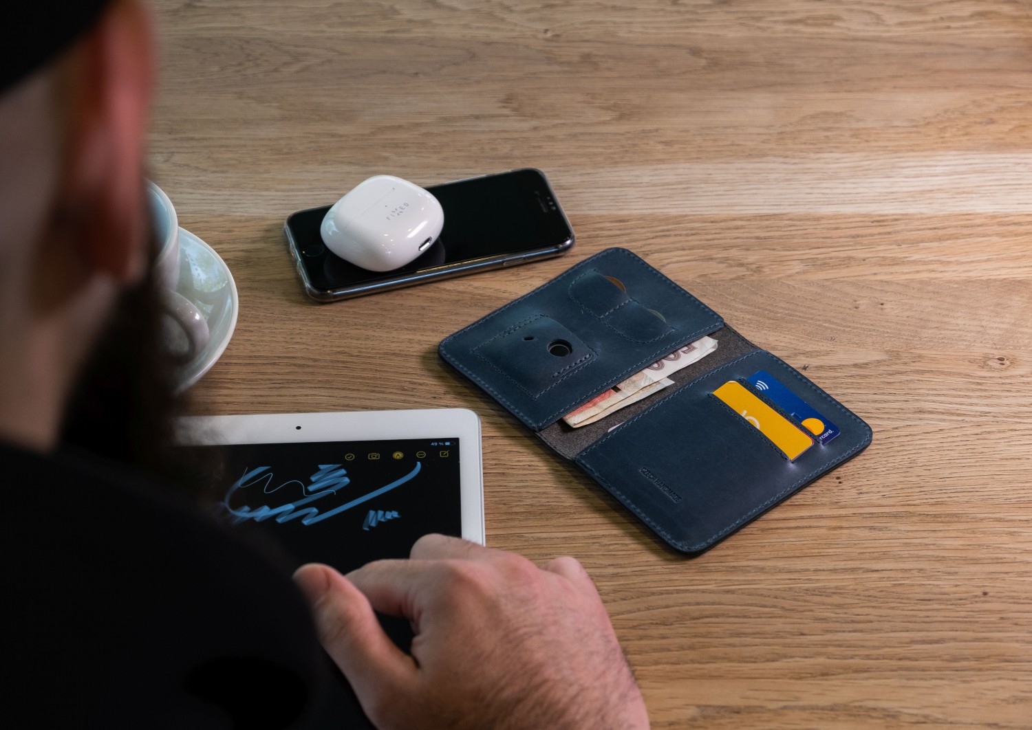 Kožená peněženka FIXED Smile Wallet XL se smart trackerem FIXED Smile PRO, modrá
