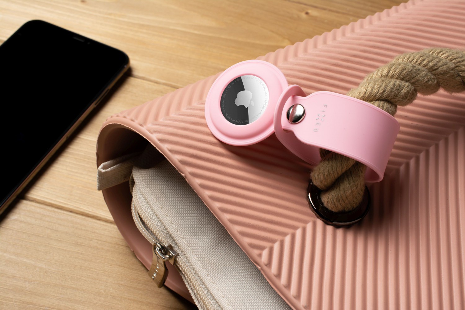 Silikonové pouzdro s popruhem FIXED Silky pro Apple AirTag, růžová