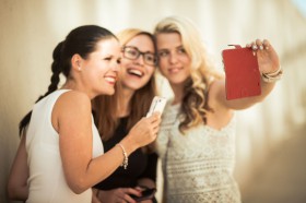 Flipové pouzdro FIXED FIT pro Apple iPhone 13 Pro, červená