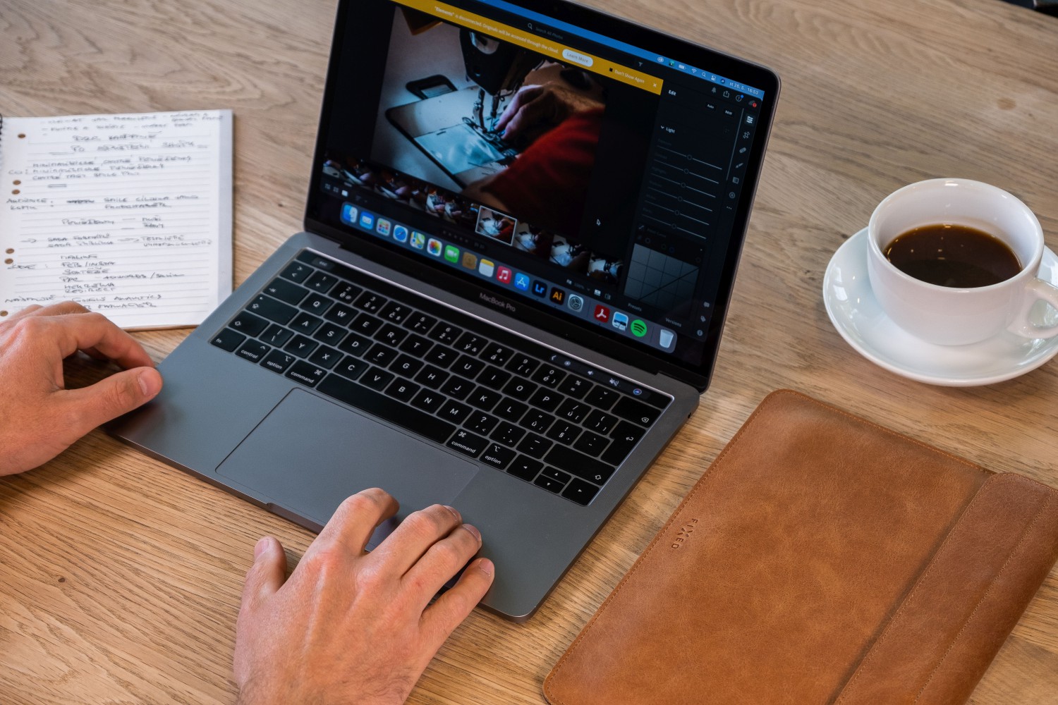 Kožené pouzdro, obal, kryt pro Apple MacBook Pro 14", FIXED Oxford, hnědá