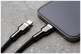 Nabíjecí a datový opletený kabel FIXED s konektory USB-C/Lightning a podporou PD, 1.2m, MFI, černý
