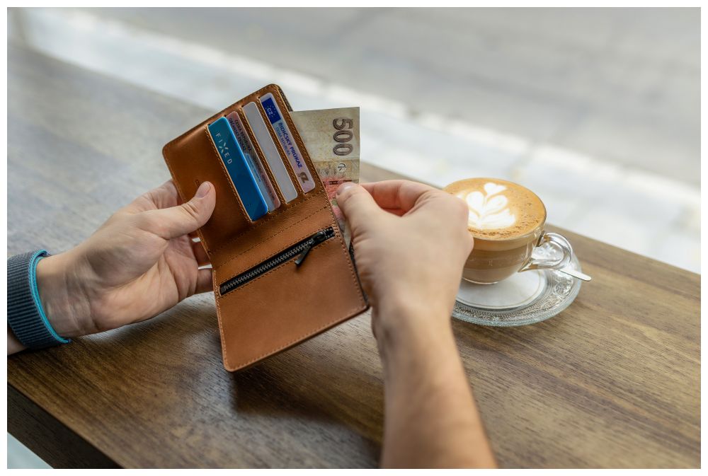 Kožená peněženka FIXED Classic Wallet z pravé hovězí kůže, hnědá