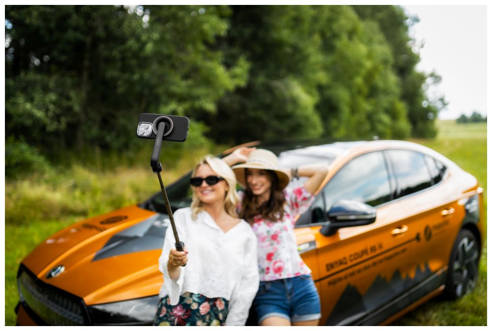 Selfie stick s tripodem FIXED MagSnap s podporou MagSafe a bezdrátovou spouští, černý