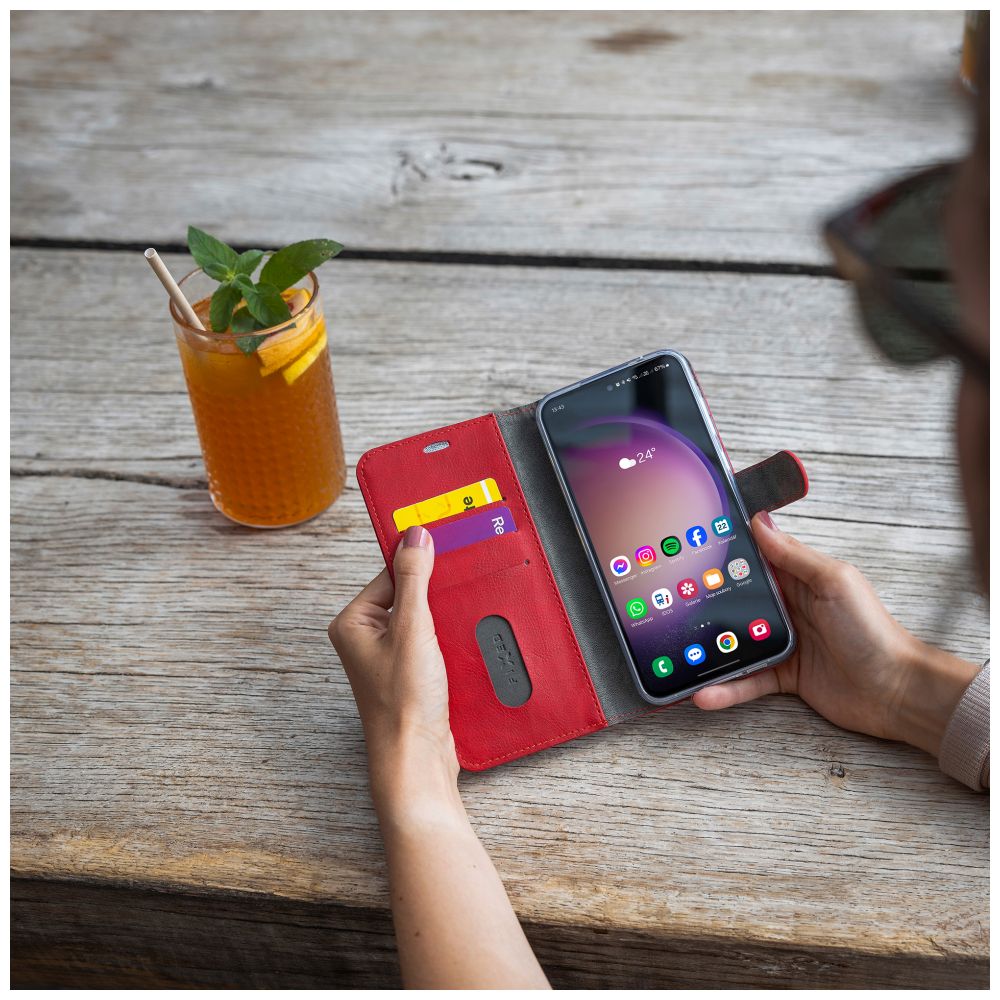 Pouzdro typu kniha FIXED Opus pro Apple iPhone SE (2025), červené