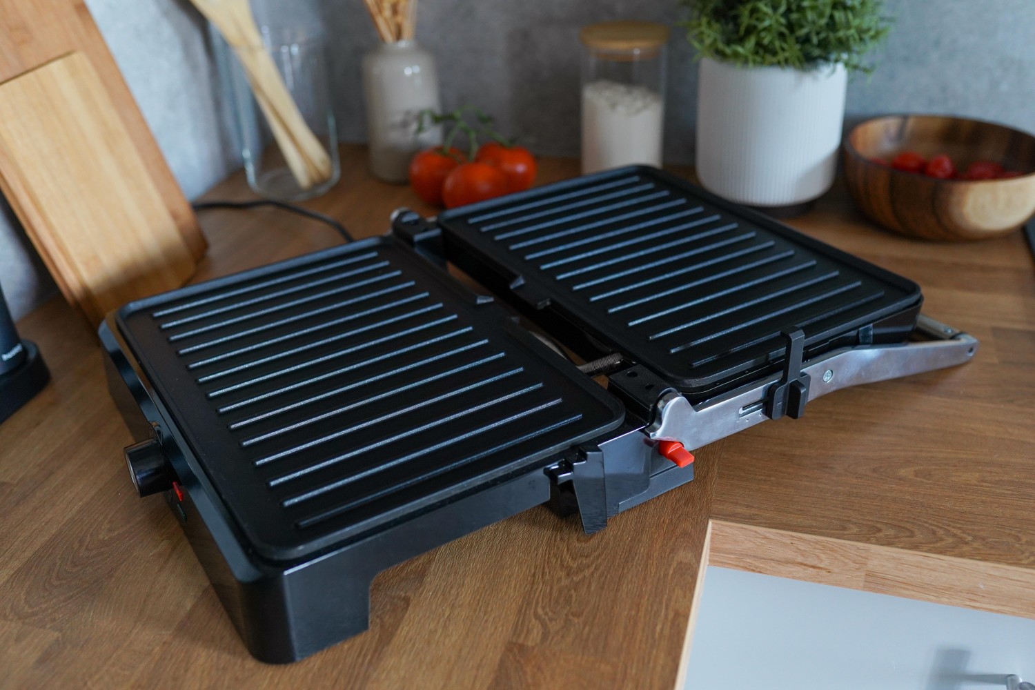 Huslog AK-2143  Kontaktní gril 2200W stříbrná