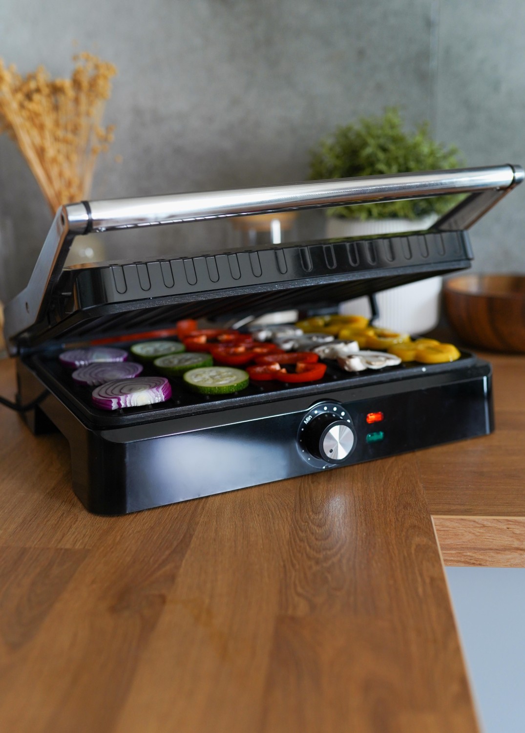 Huslog AK-2143  Kontaktní gril 2200W stříbrná