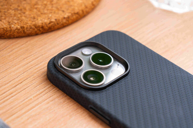 Pouzdro SWISSTEN MagStick SHELL pro Apple iPhone 16, černá
