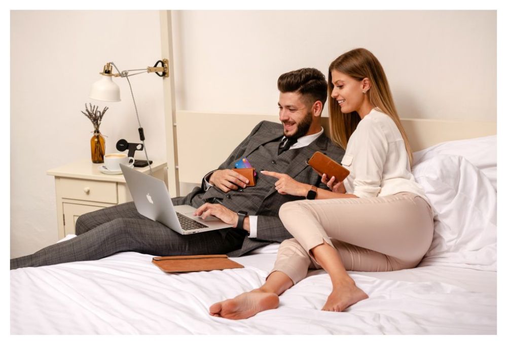 Kožené pouzdro typu kniha FIXED ProFit pro Samsung Galaxy A56 5G, červené
