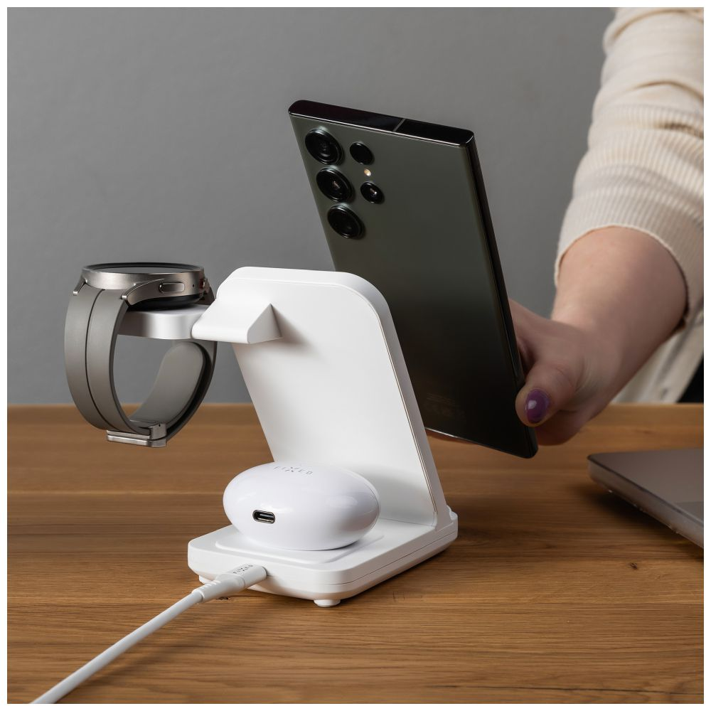 Stojánek FIXED Powerstation pro Samsung s bezdrátovým nabíjením až pro 3 zařízení, 15W+5W+2.5W, bílá