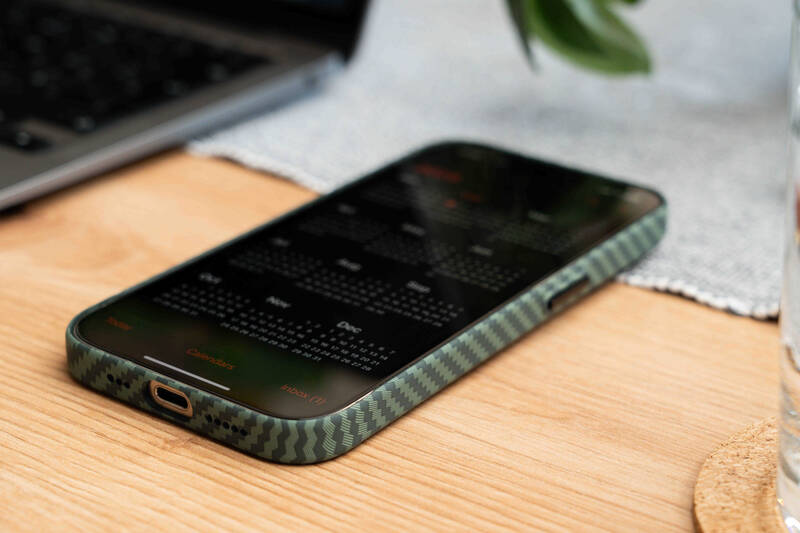 Pouzdro SWISSTEN MagStick SHELL pro Apple iPhone 17 Pro, zelená