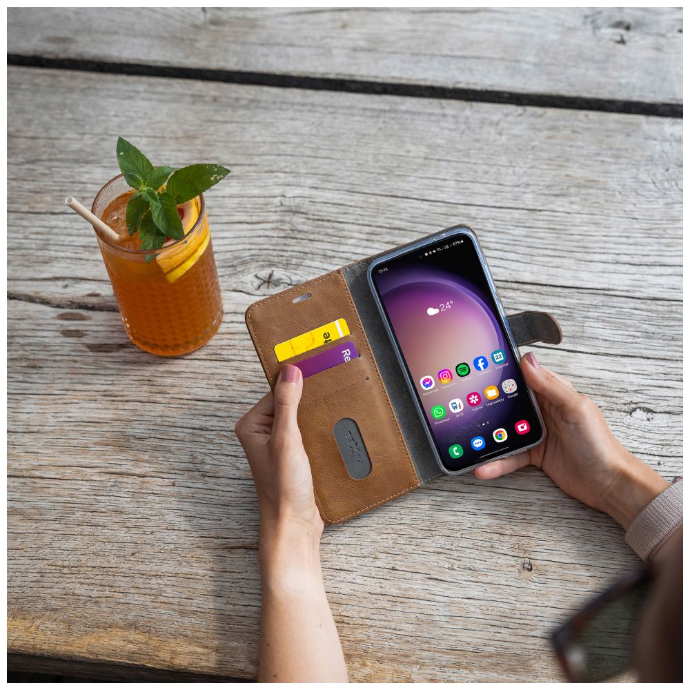 Pouzdro typu kniha FIXED Opus pro Samsung Galaxy A57 5G, hnědé