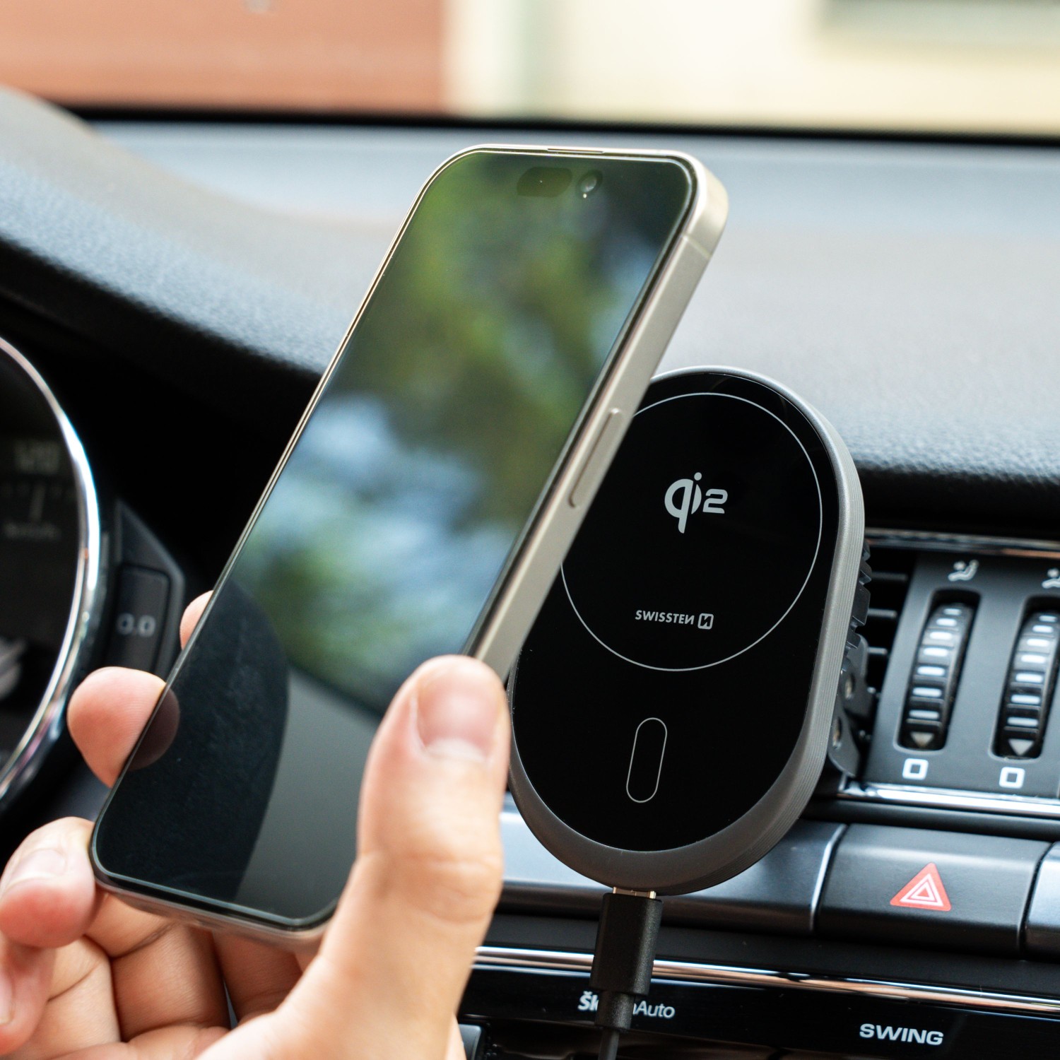 Magnetický držák do ventilace Swissten MagRide s bezdrátovým Qi2 15W nabíjením (kompatibilní s MagSafe)
