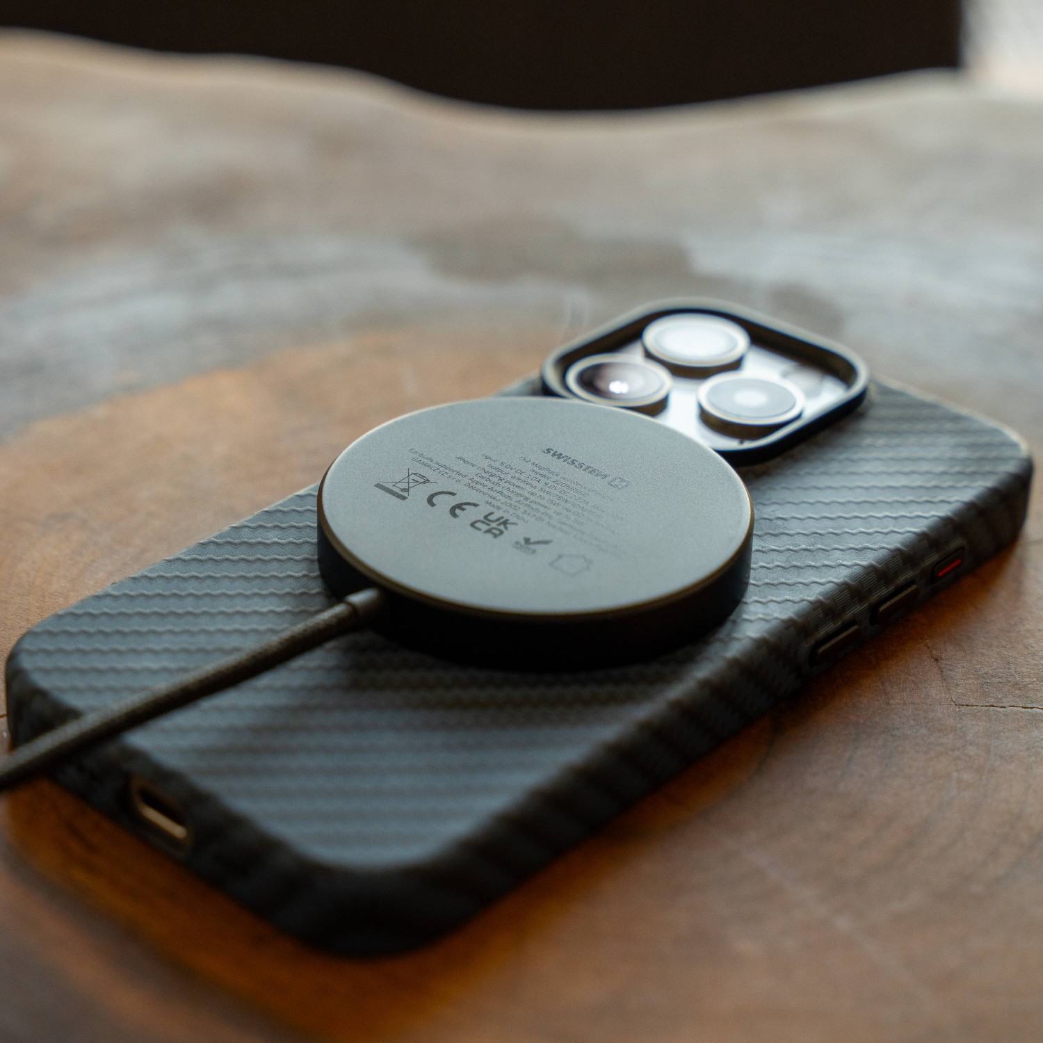 Bezdrátová nabíječka Swissten MagPuck Qi2 (kompatibilní s MagSafe)