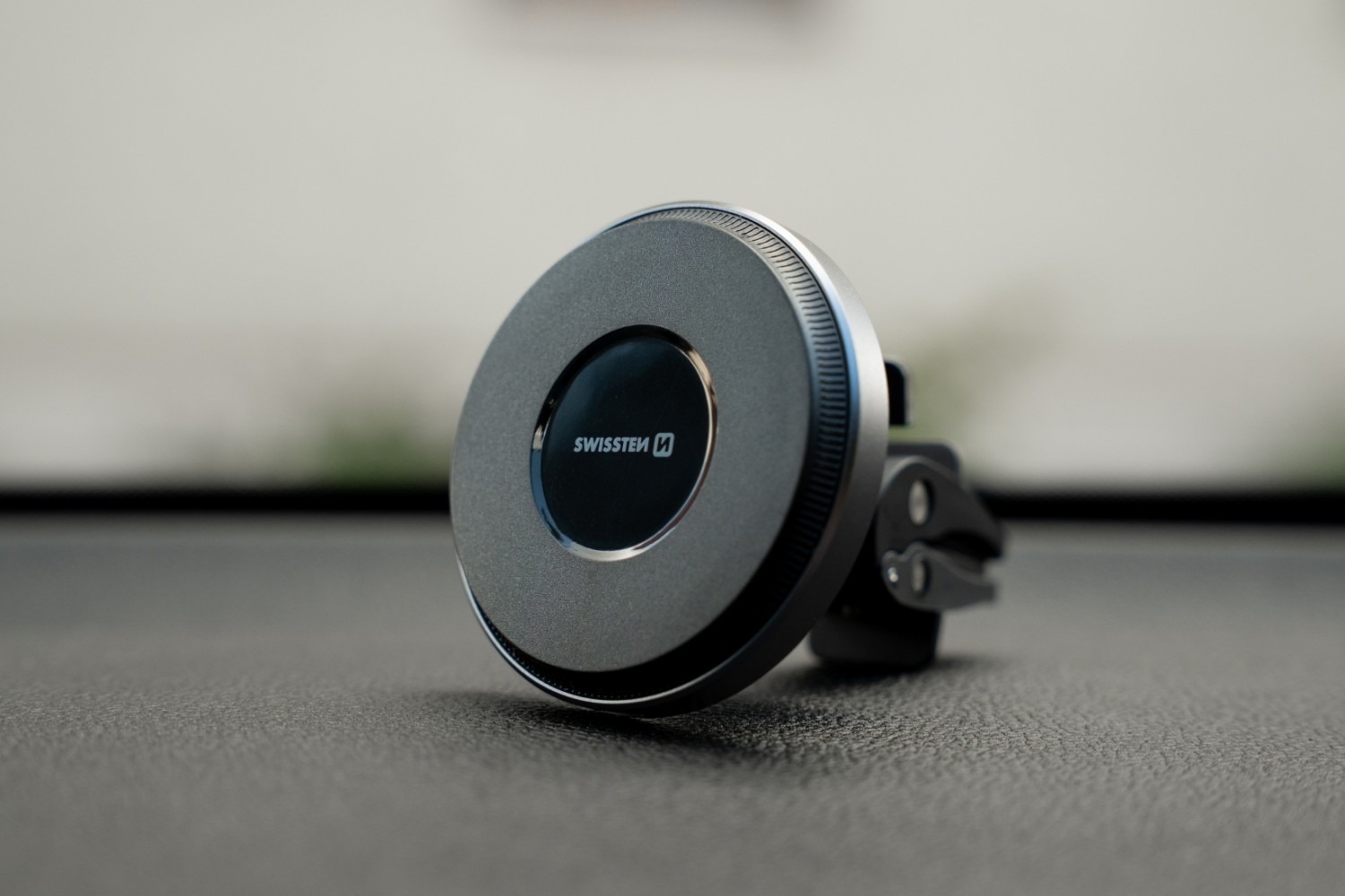 Magnetický držák do ventilace Swissten AirHold s bezdrátovým nabíjením (kompatibilní s MagSafe)