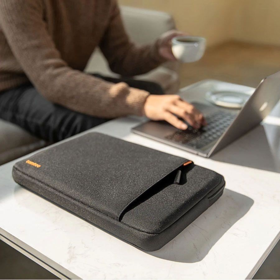 Pouzdro tomtoc Sleeve Kit - 16" MacBook Pro/ 15,3" MacBook Air, černá (obrázek 7)