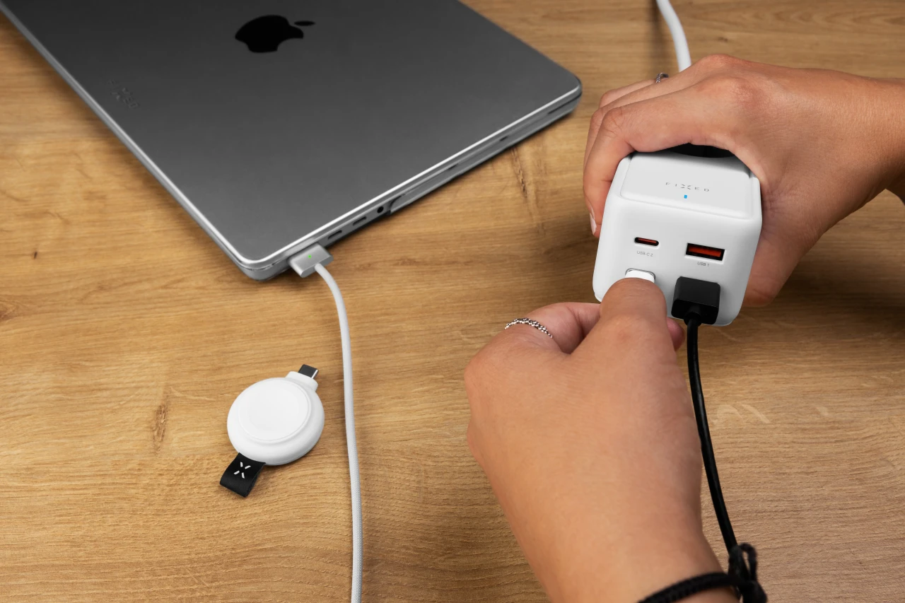 Síťový prodlužovací adaptér FIXED Charging Strip s 2x USB-C a 2x USB, GaN III, 3m, PD 65W, bílá