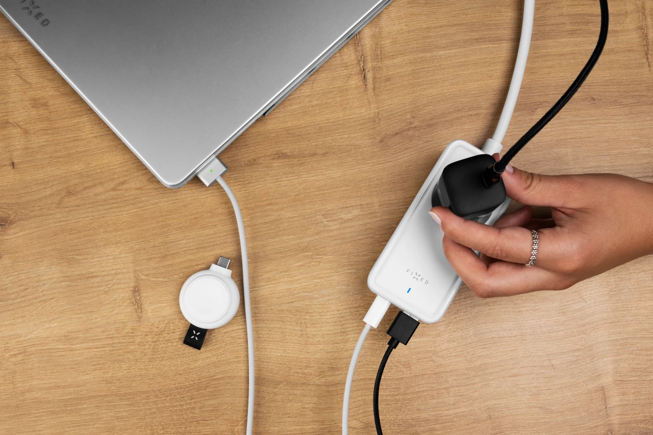 Síťový prodlužovací adaptér FIXED Charging Strip s 2x USB-C a 2x USB, GaN III, 3m, PD 65W, bílá