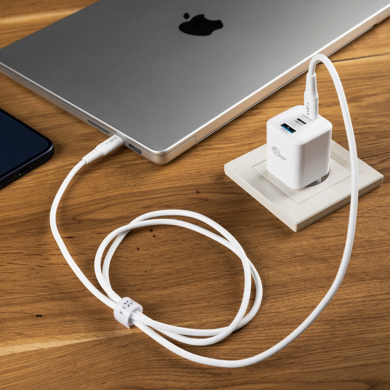 Síťová GaN nabíječka FIXED Mini s 2xUSB-C a USB výstupem, podpora PD, 65W, bílá