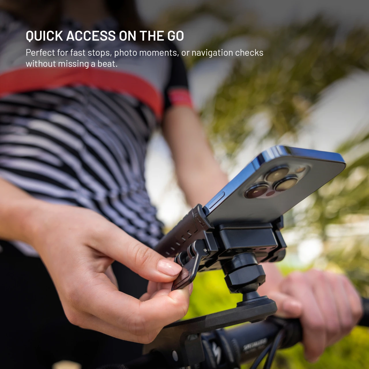 Univerzální držák mobilního telefonu na kolo FIXED Bikee Plus Vista s uchycením na střed řídítek, černá