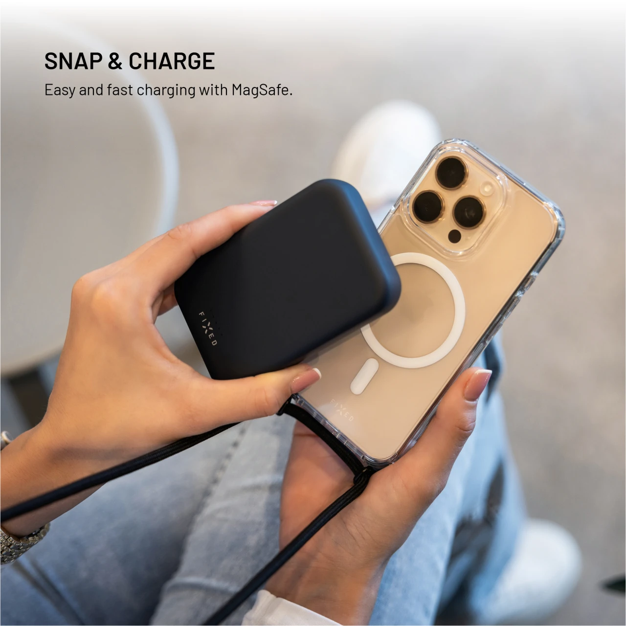 Pouzdro FIXED MagPure Neck s černou šňůrkou na krk pro Apple iPhone 17 Pro
