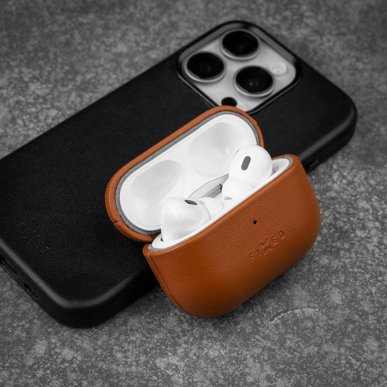 Kožené pouzdro FIXED PodsLeather pro Apple AirPods 3, hnědá