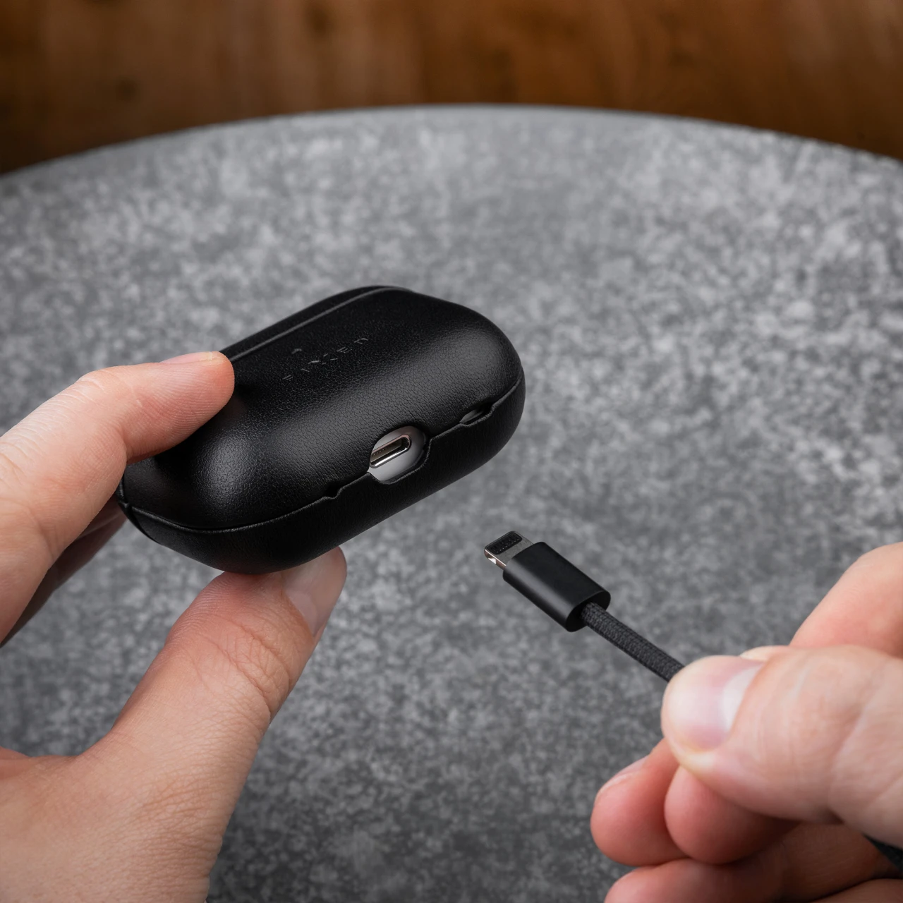 Kožené pouzdro FIXED PodsLeather pro Apple AirPods 3, černá