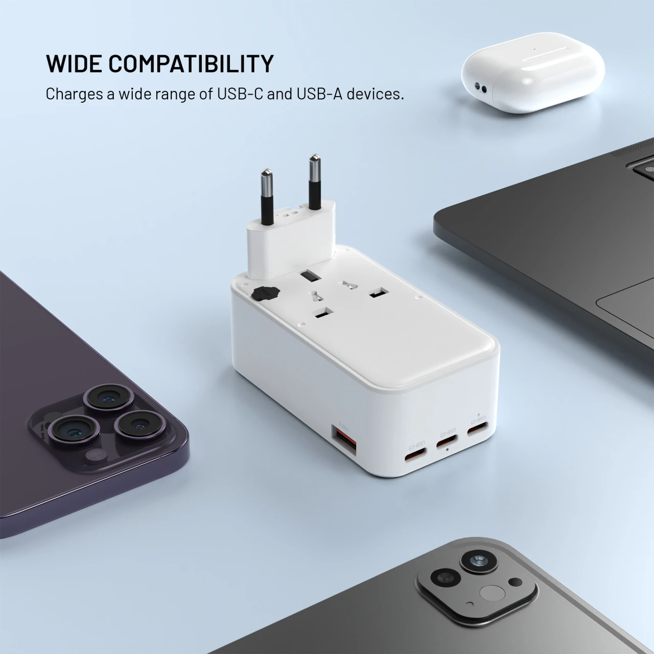 Cestovní adaptér FIXED Voyager Slim 45W pro EU, UK a USA/AUS, s 3xUSB-C a USB výstupem, GaN, PD 45W, bílá
