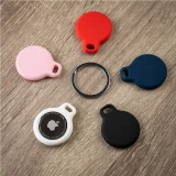 Silikonové pouzdro FIXED Silky pro Apple AirTag 4ks, 2x černé + 2x bílá