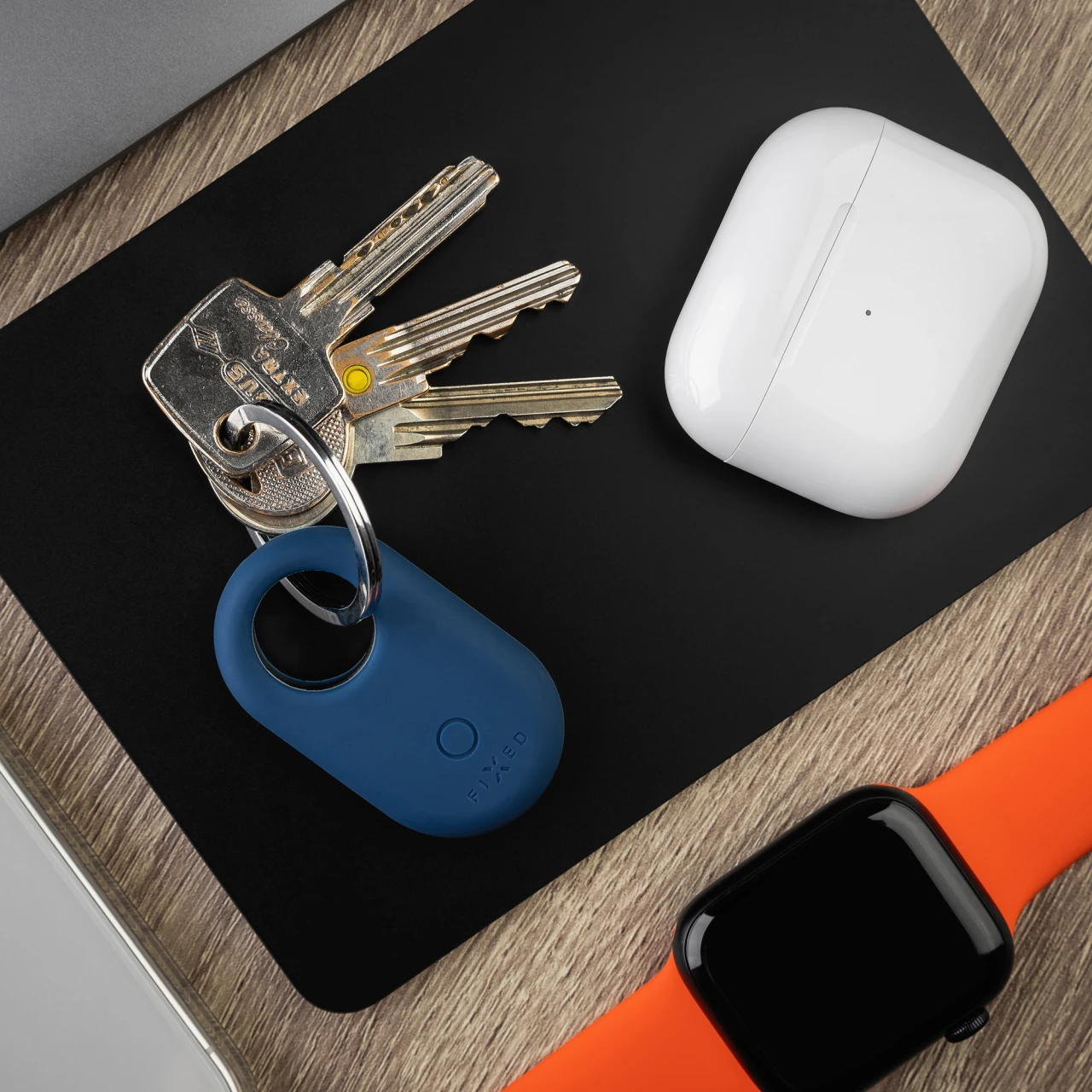 Silikonové pouzdro FIXED Silky pro Samsung SmartTag2 4ks, 2x černé + 2x bílá