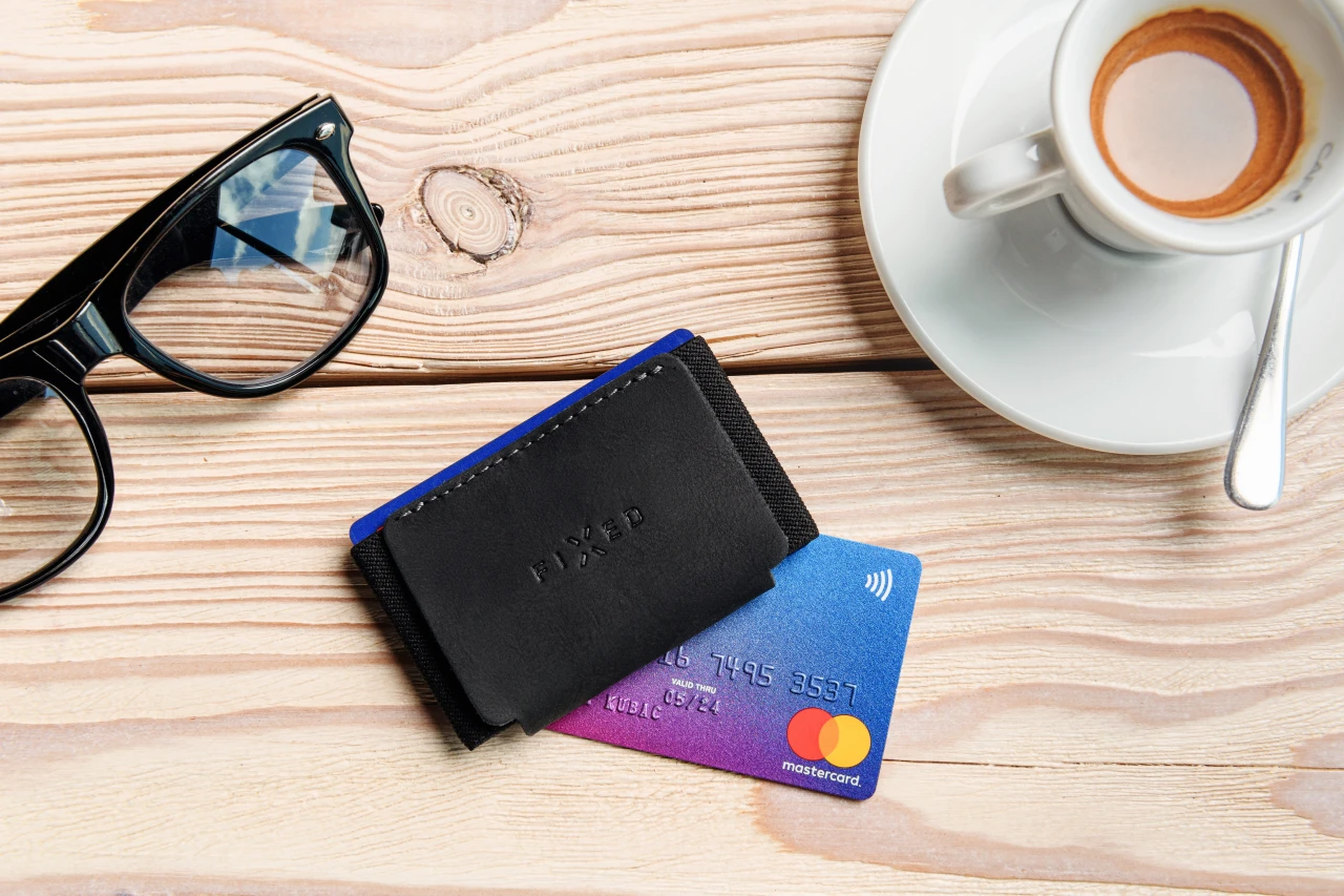 Kožená peněženka FIXED Tiny Wallet z pravé hovězí kůže, černá