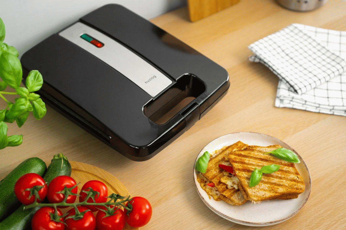 Sendvičovač Huslog Panini 1400W, černá