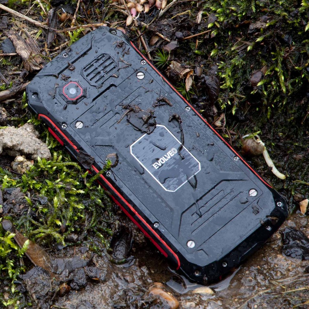 Evolveo StrongPhone Z4 černá/červená